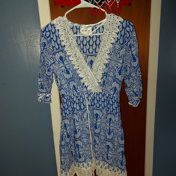 Dresses - Picture 3 of 4